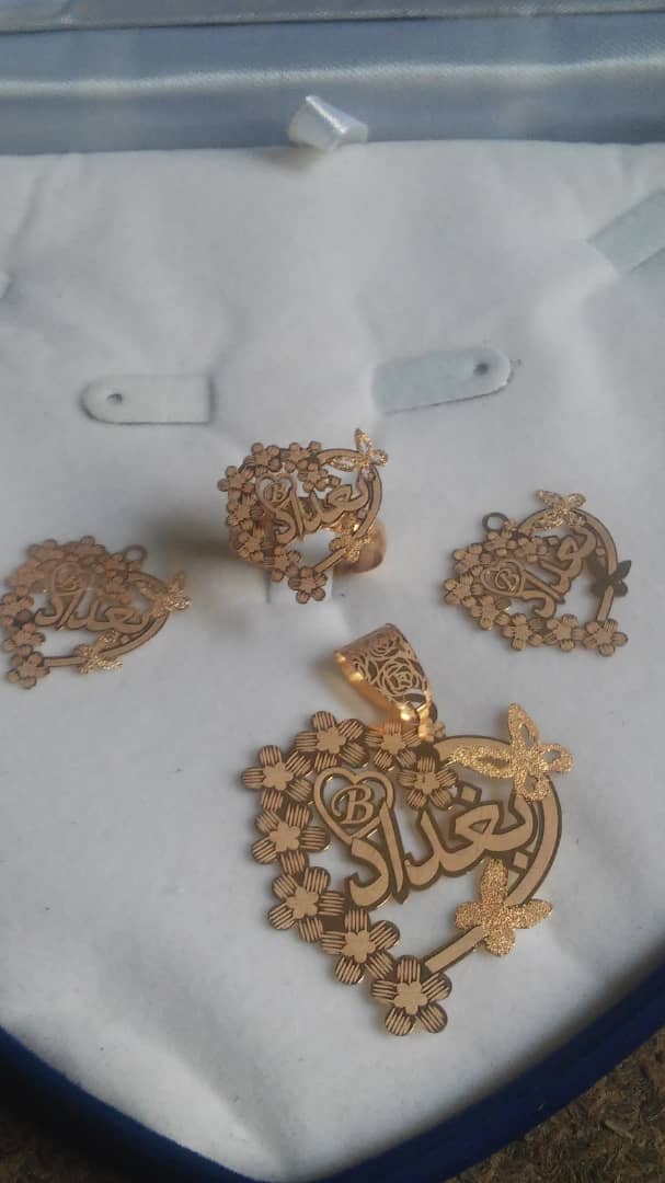 طقم باسم بغداد · تصميم خط عربي ومجوهرات ليزر · مسار مغلق للفايبر ليزر · Gold Name - اسمك ذهب